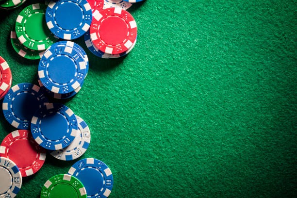 Live Texas Poker table with professional dealer and player seats at hq777 studio